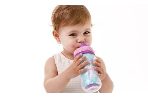 Crescendo Hidratado: Guia de Copos para os Primeiros 2 Anos