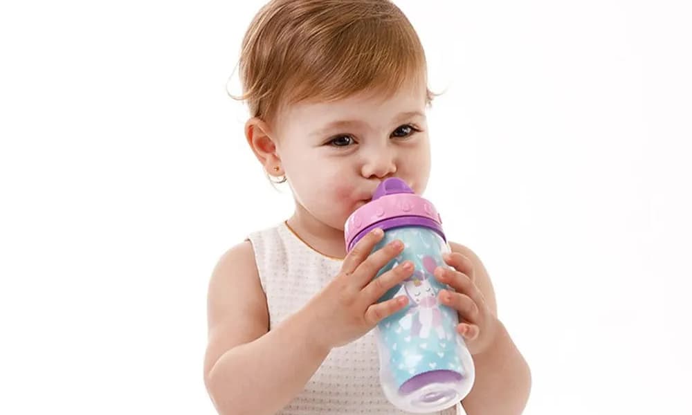 Crescendo Hidratado: Guia de Copos para os Primeiros 2 Anos
