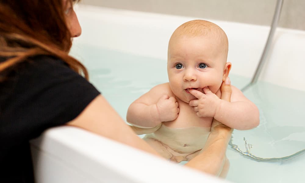 Descubra o Momento Perfeito: Qual é a Melhor Hora para o Banho do Bebê?
